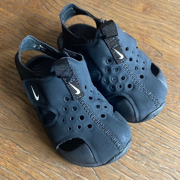 Nike Other - Nike black size 5 shoes. Great condition